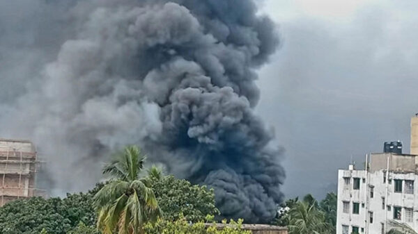 চট্টগ্রামে টায়ার কারখানায় আগুন