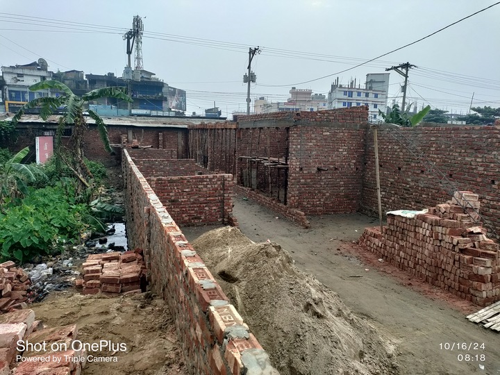 বারৈয়ারহাটে সওজ এর ৪ কোটি টাকার জমি দখল করে অবৈধ দোকান নির্মাণ 