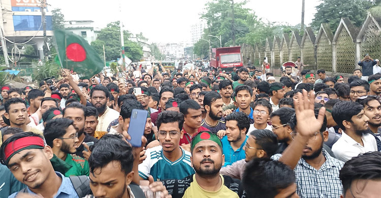 ছাত্রলীগ নিষিদ্ধের দাবিতে চট্টগ্রামে ছাত্রদের মিছিল