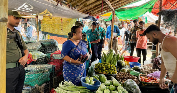 বেশি দাম রেখে জরিমানা গুনলো কর্ণফুলীর দুই দোকানী