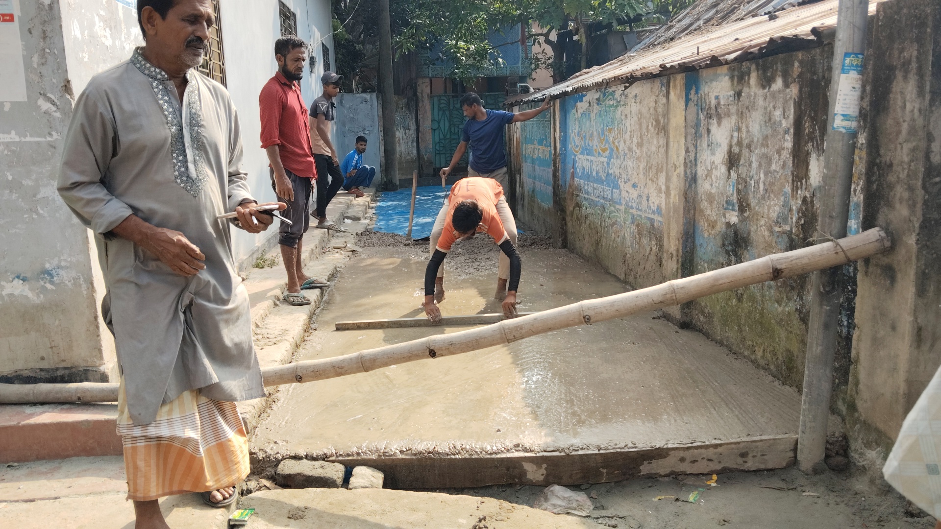 বিজয়নগরে অবহেলিত রাস্তা চলাচলে উপযোগী হল ব্যক্তি উদ্যোগে