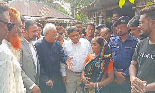 বড়াইগ্রামে মারপিটে আহত আ’লীগ কর্মীর বাড়িতে বিএনপি যুগ্ম মহাসচিব রিজভী