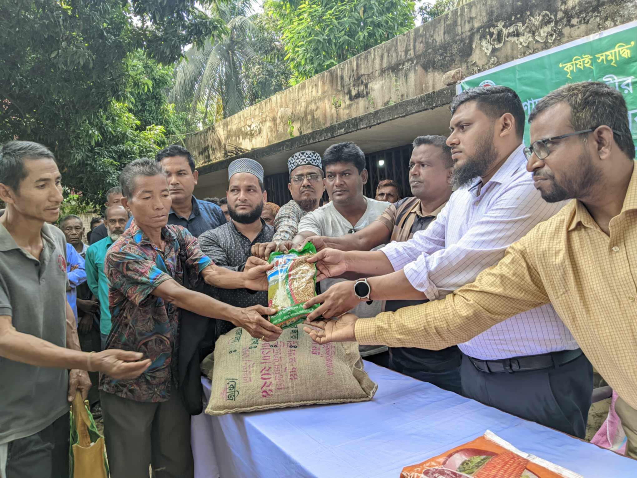 লংগদুতে কৃষি প্রণোদনা পেলো ৩ হাজার কৃষক