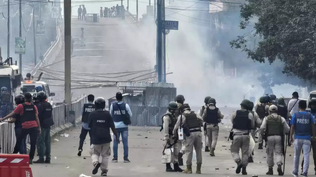 অশান্ত মণিপুরে বন্ধ ইন্টারনেট, অনির্দিষ্টকালের কারফিউ