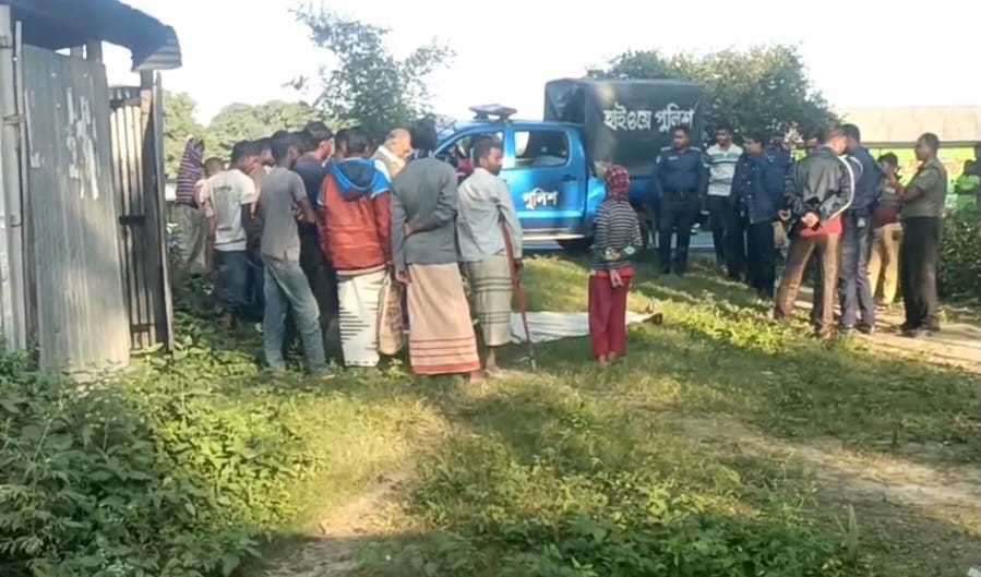 বড়াইগ্রামে মহাসড়কের পাশ থেকে অজ্ঞাত যুবকের লাশ উদ্ধার