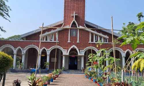 সিরাজদিখানে খ্রীস্টান পল্লিতে চলছে বড় দিনের ব্যাপক প্রস্তুুতি