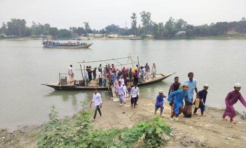 লক্ষাধিক মানুষের দূভোর্গ লাঘবে প্রয়োজন একটি সেতু