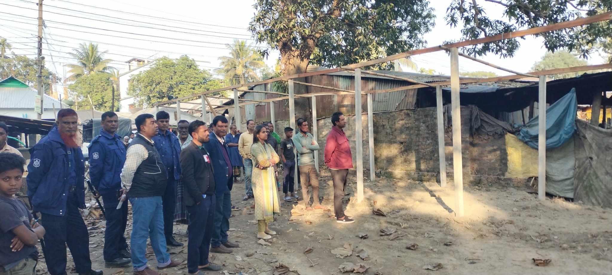 গৌরীপুরে রেলওয়ের অবৈধ স্থাপনা উচ্ছেদ অভিযান 