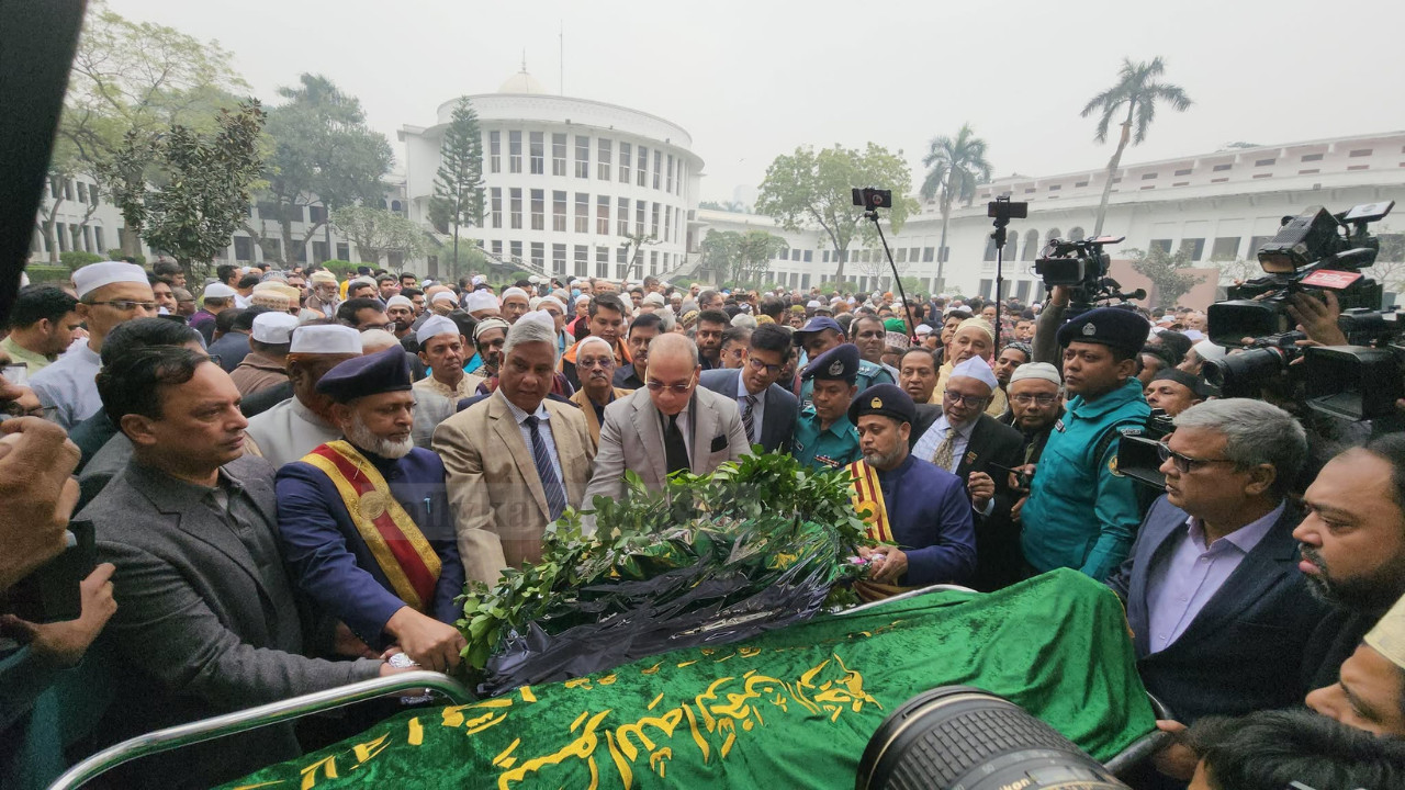 উপদেষ্টা হাসান আরিফের প্রতি প্রধান বিচারপতির শেষ শ্রদ্ধা