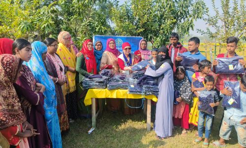 সিংড়ায় শিক্ষার্থীদের মাঝে শীতবস্ত্র বিতরণ