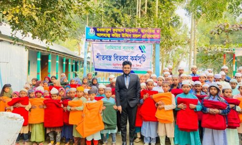 সরিষাবাড়ীতে শীতার্তদের মধ্যে কম্বল বিতরণ