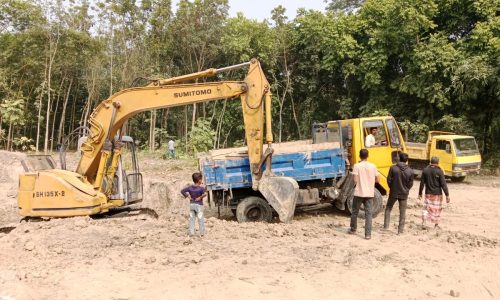 মাটি খেকোদের কাছে অসহায় ইউএনও!