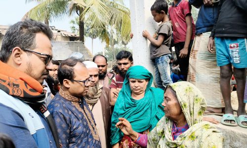 সিংড়ায় অগ্নিকাণ্ডে ক্ষতিগ্রস্ত পরিবারের পাশে দাউদার মাহমুদ 