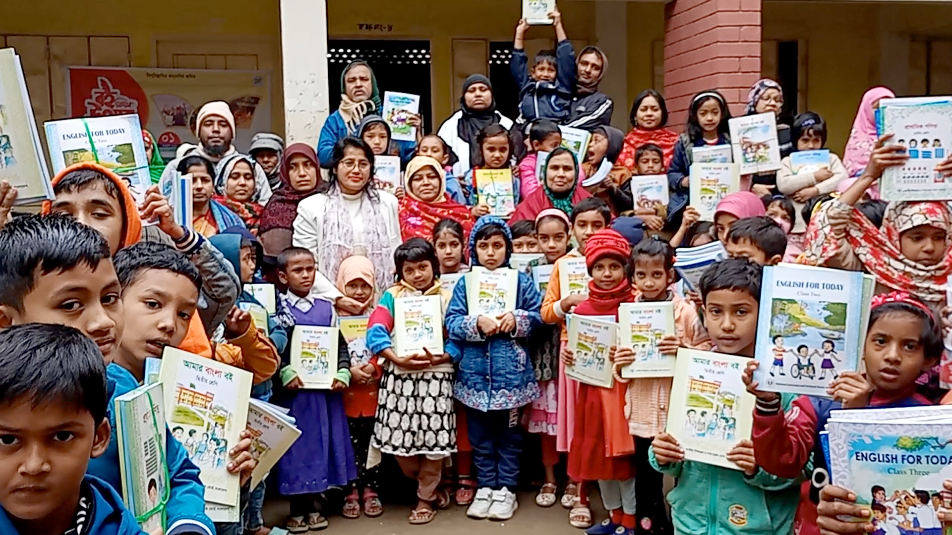 ফুলবাড়ীতে নতুন বছরের শিক্ষার্থীদের মাঝে বই বিতরণ