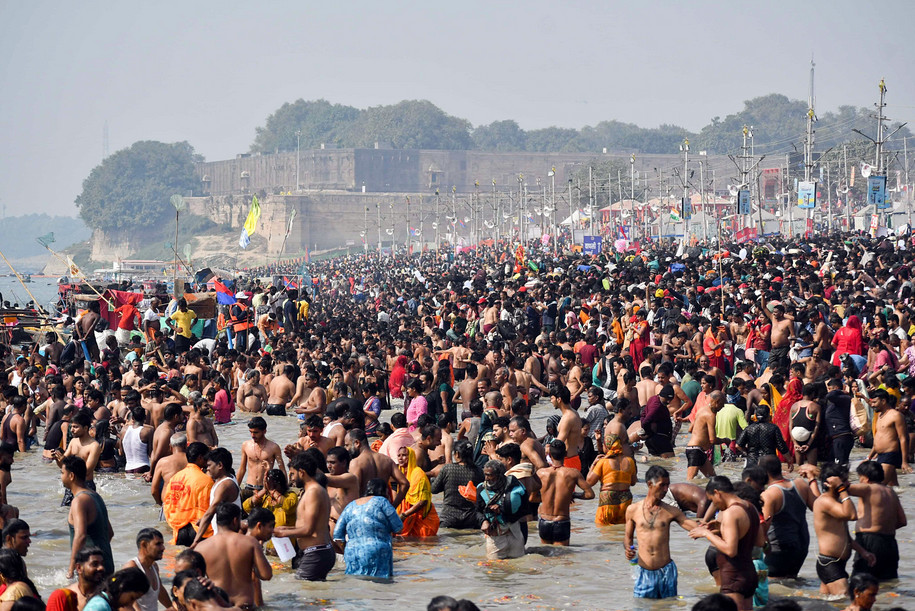 ভারতে কুম্ভমেলায় পদদলিত হয়ে ১৫ জনের মৃত্যু