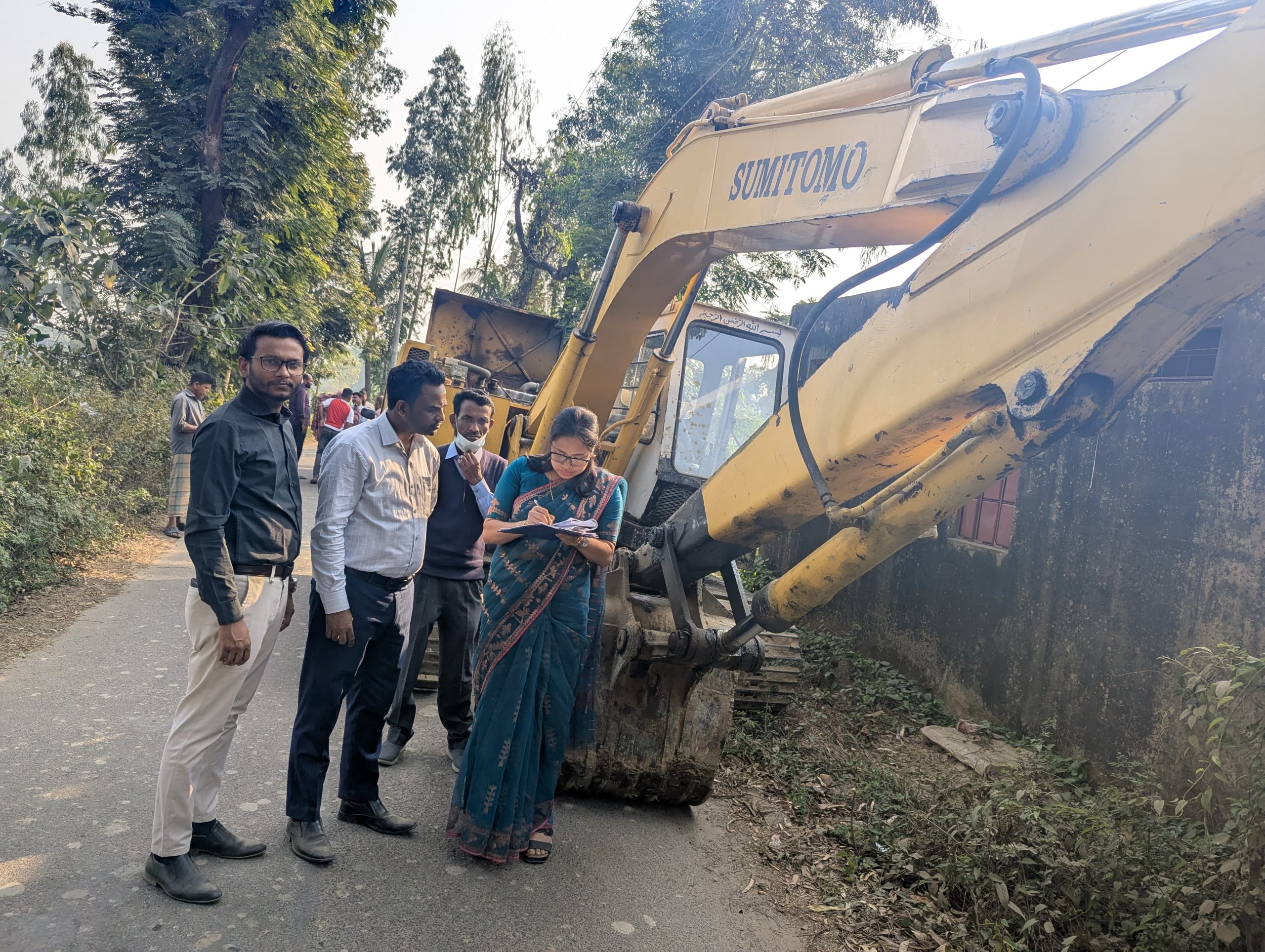 চন্দনাইশে খালের পাড় থেকে মাটি কাটার দায়ে তিন লাখ টাকা জরিমানা 