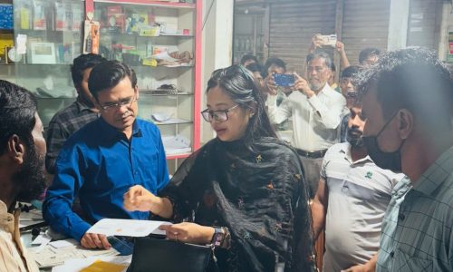 দোহাজারীতে 'মিনি পৌরসভা' খ্যাত কম্পিউটার দোকানে পৌর প্রশাসকের অভিযান