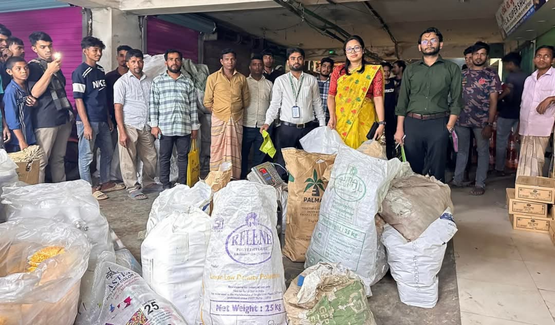 দোহাজারীতে ২৮৬ কেজি পলিথিন জব্দ, দুই দোকানিকে জরিমানা