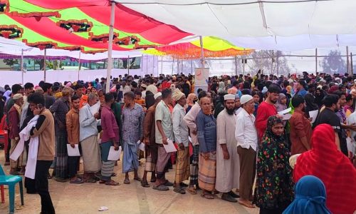 বান্দরবানে প্রথম সর্ববৃহৎ ফ্রী মেডিকেল ক্যাম্পেইনে হাজারো মানুষের ঢল