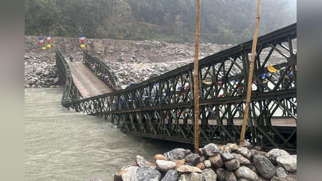 ভারতে বছর না পেরোতেই ভেঙে পড়ল তিস্তা নদীর ওপর নির্মিত সেতু