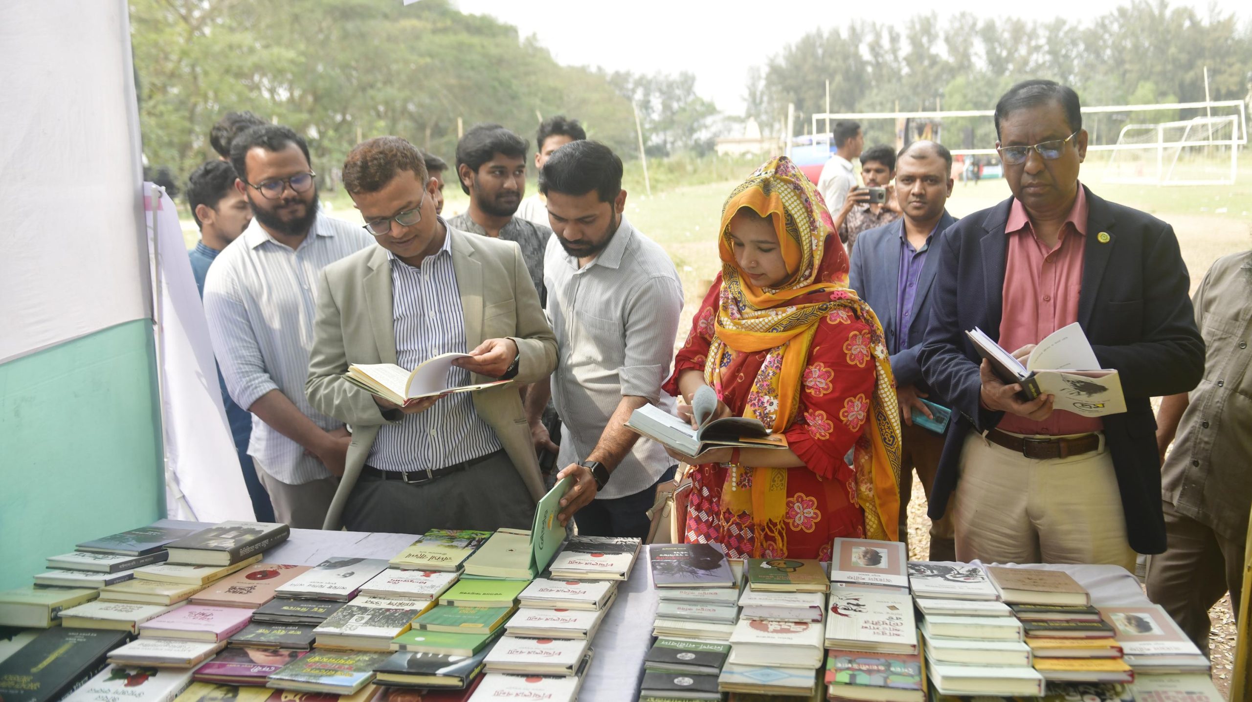 নোবিপ্রবিতে অমর একুশে বইমেলা উদ্বোধন