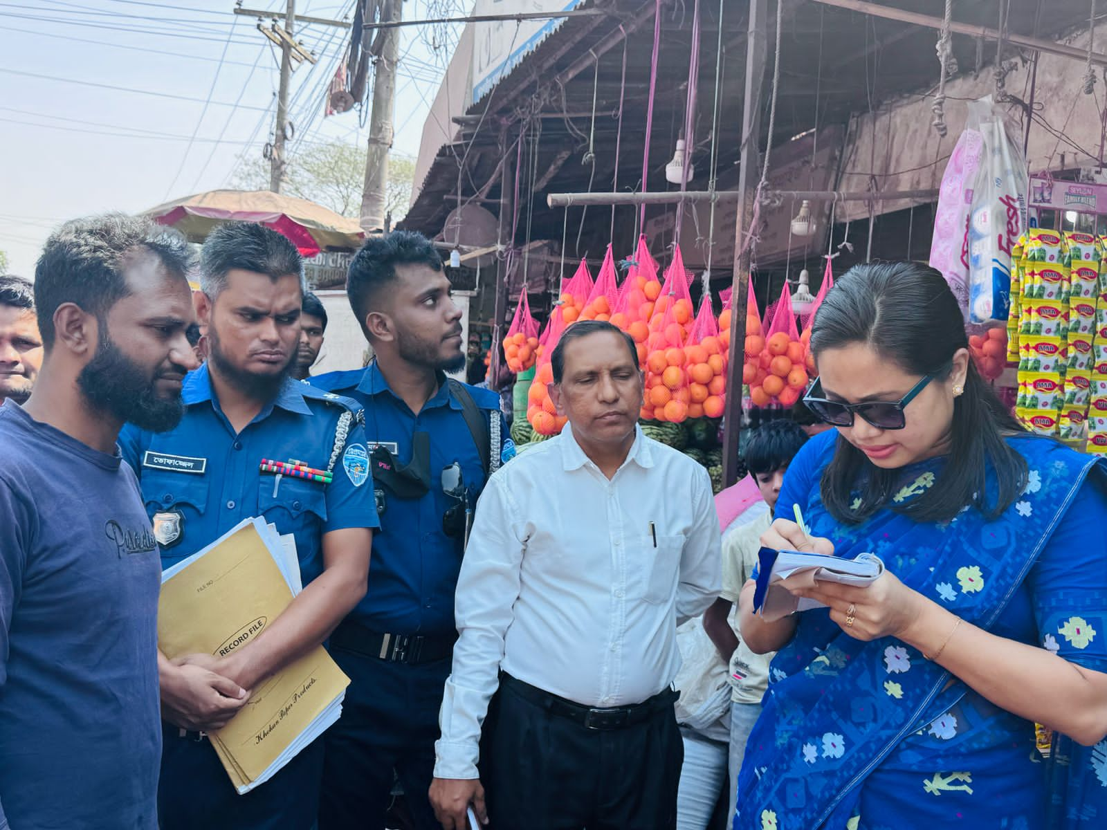 চন্দনাইশে প্রশাসনের বাজার মনিটরিং, ৪ মামলায় ১২ হাজার টাকা জরিমানা