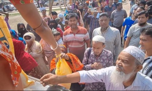 গোপালগঞ্জ পৌর এলাকায় ন্যায্য মূল্যে ৪০০ পরিবার পেয়েছে টিসিবি'র পণ্য