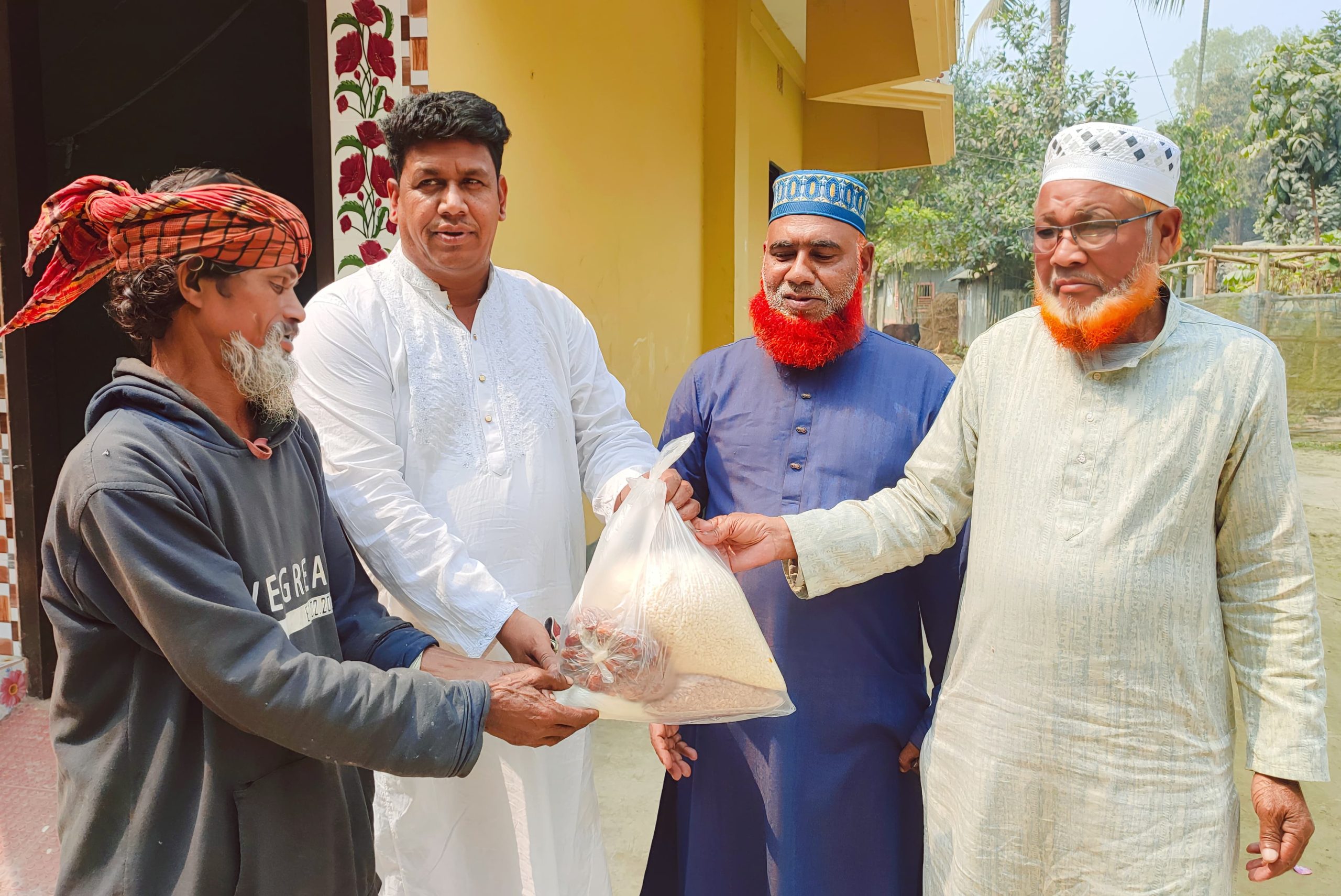 সরিষাবাড়ীতে ১৫০ জন দরিদ্র পরিবার খাদ্য সহায়তা পেল