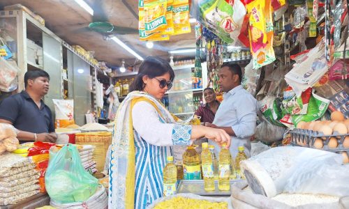 বোয়ালখালীতে ৬৩ লিটার সয়াবিন জব্দ, ২ ব্যবসায়ীকে জরিমানা