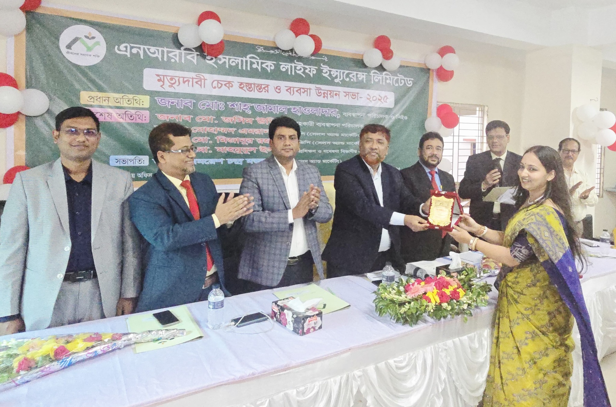 এনআরবি ইসলামিক লাইফ ইন্স্যুরেন্স লিমিটেড এর মৃত্যুদাবী চেক হস্তান্তর