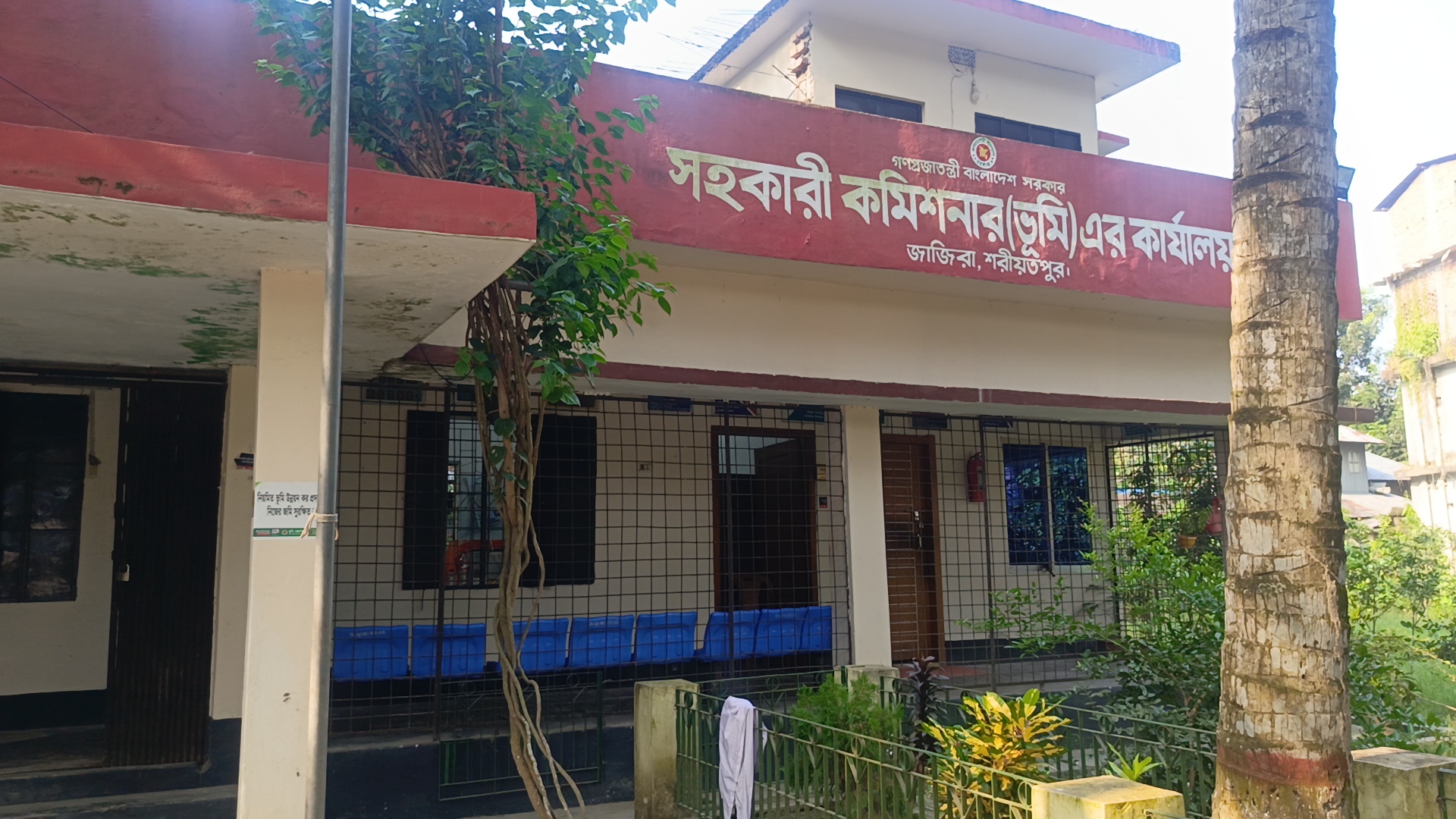 জাজিরার এসিল্যান্ডের বিরুদ্ধে ঘুষ গ্রহণ ও জমি নিয়ে হয়রানির অভিযোগ