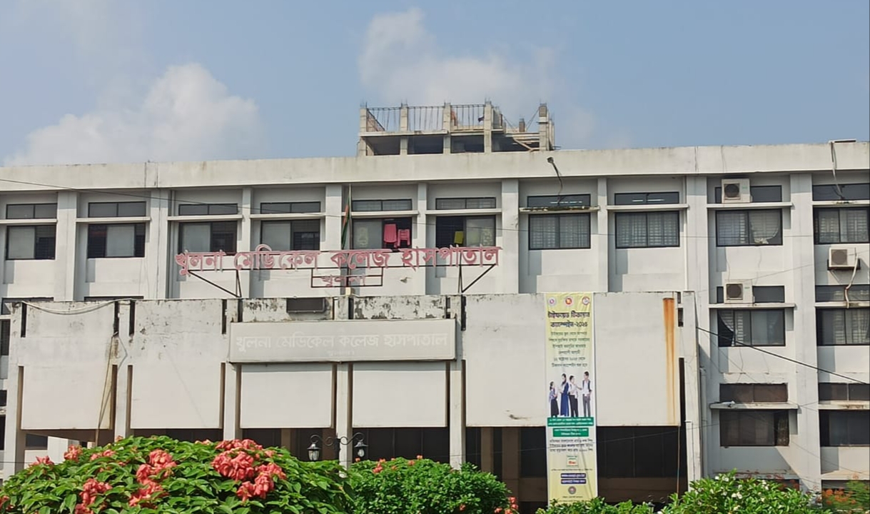 খুলনা মেডিকেল কলেজ হাসপাতালে সাংবাদিকের ওপর হামলা, প্রাণনাশের হুমকি