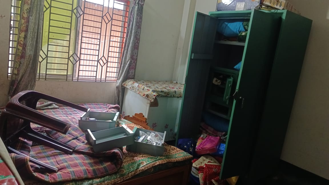 মনোহরদীতে ব্যবসায়ীর বাড়িতে দুর্ধর্ষ চুরি, ২৫ ভরি স্বর্ণালঙ্কার লুট