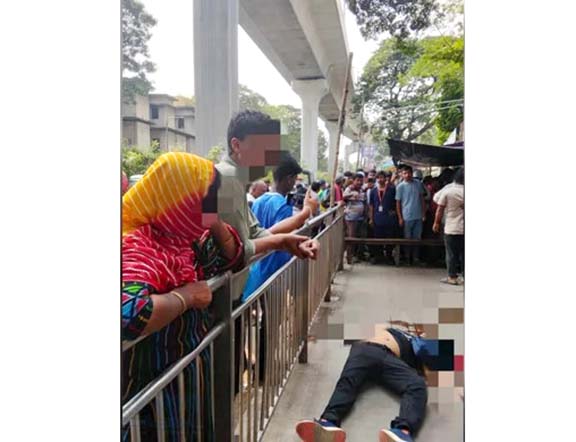 মেট্রোরেলের পিলার থেকে বিয়ারিং স্প্রিং খুলে পড়ে পথচারী নিহত, বন্ধ ট্রেন চলাচল