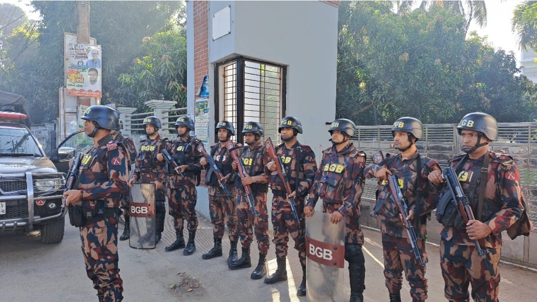 শেখ হাসিনার বিরুদ্ধে মানবতাবিরোধী মামলার রায়: শিবচরে বিএনপির অবস্থান কর্মসূচি