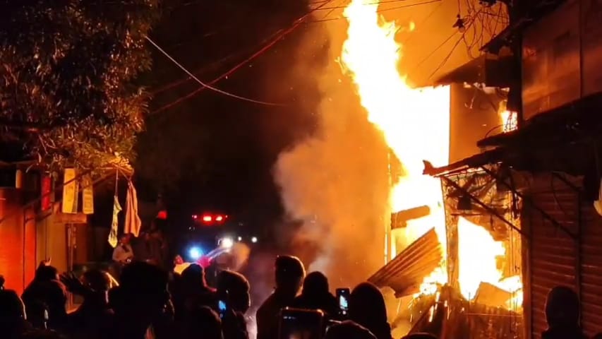 গোয়ালন্দ বাজারে গভীর রাতে অগ্নিকাণ্ড