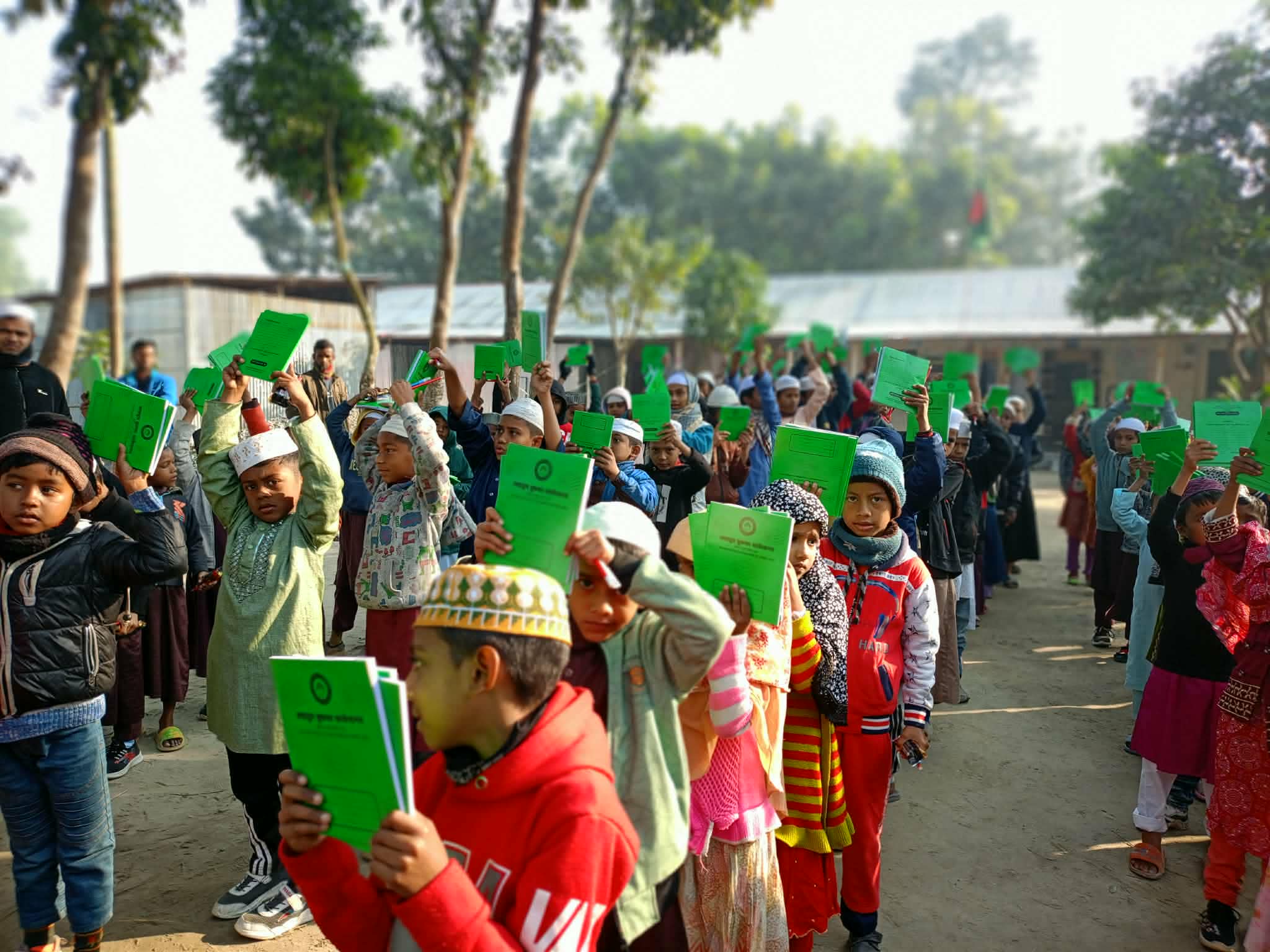 চিলাহাটিতে আহলুস সুফফা ফাউন্ডেশনের শিক্ষা উপকরণ বিতরণ