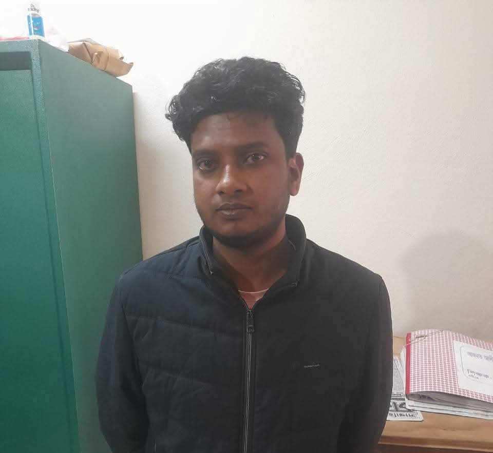 মাদারীপুরে প্রাথমিক বিদ্যালয়ের সহকারী শিক্ষক নিয়োগ পরীক্ষায় প্রশ্নফাঁস চক্রের দুই সদস্য আটক