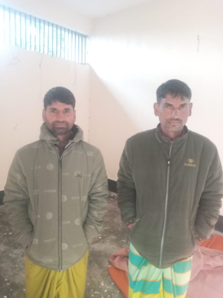 আড়াইহাজারে যৌথবাহিনীর অভিযানে কুখ্যাত ২ ডাকাত আটক