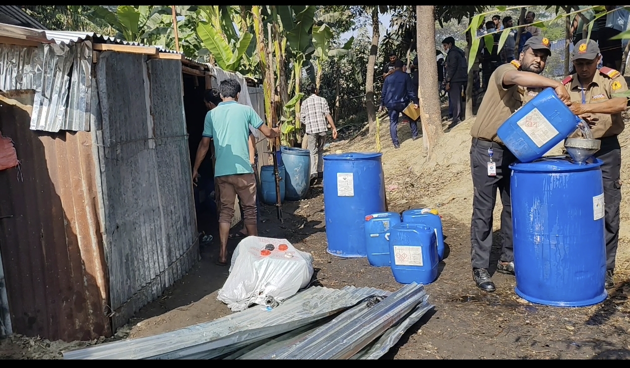 তেল চুরি সন্দেহের তীর বিপিসি কর্মকর্তাদের বিরুদ্ধে