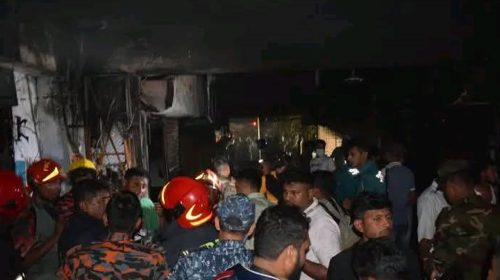 খুলনায় শপিং সেন্টারে আগুন