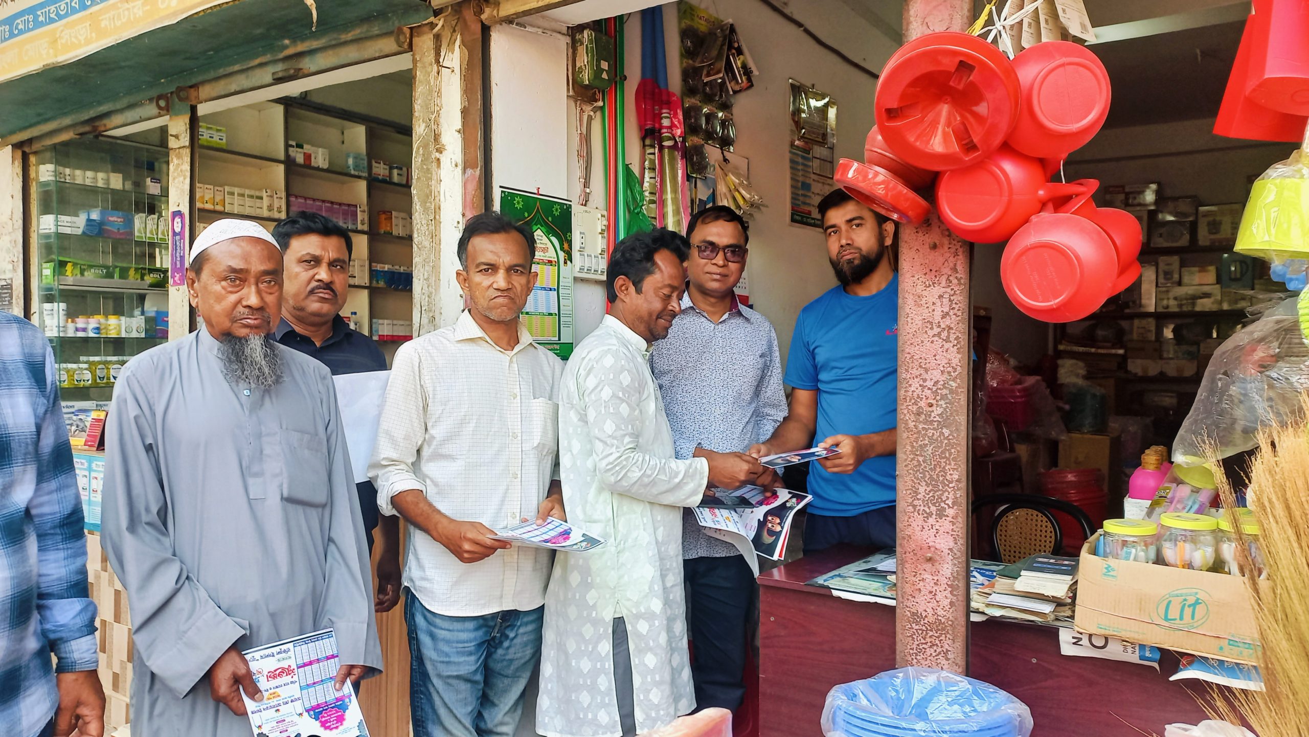 সিংড়ায় মেয়র প্রার্থী রফিকুল ইসলাম বুলেটের মাহে রমজানের শুভেচ্ছা বিনিময়