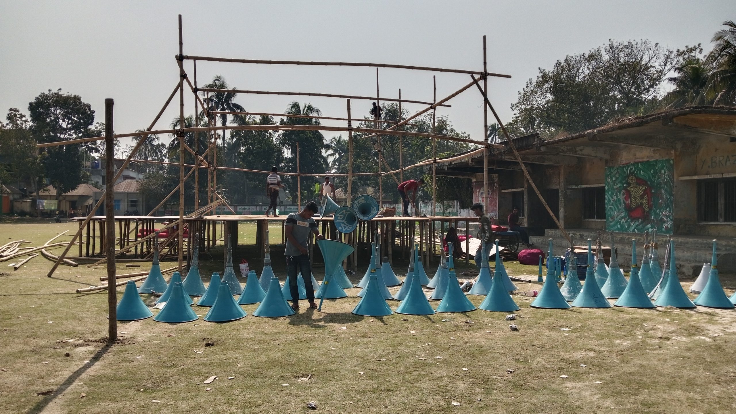 স্টেডিয়াম মাঠজুড়ে ব্যস্ততা, অপেক্ষায় বোয়ালমারী আসছেন জামায়াত আমীর