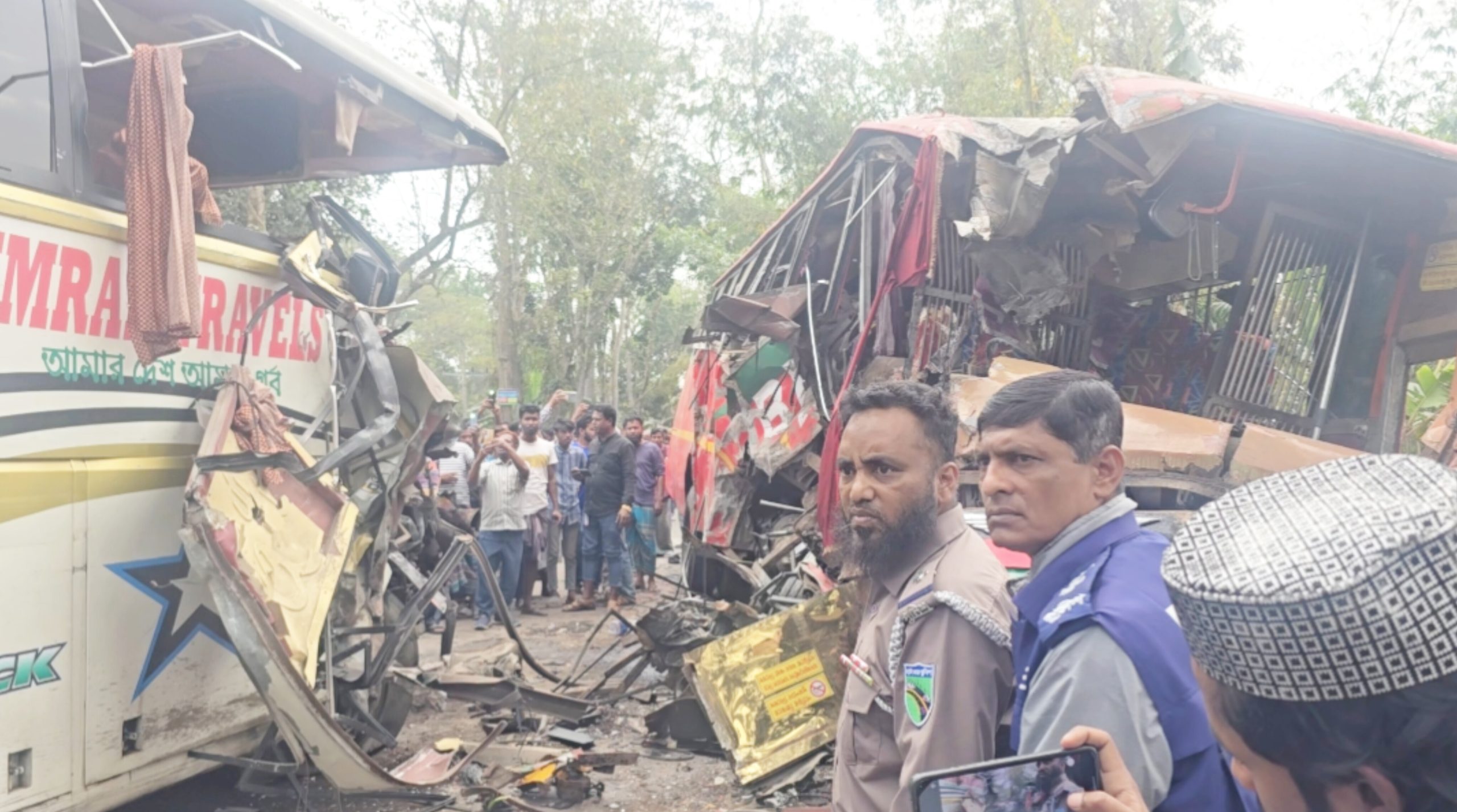মাদারীপুরে দুই বাসের মুখোমুখি সংঘর্ষে নিহত-২ আহত-৬০ জন