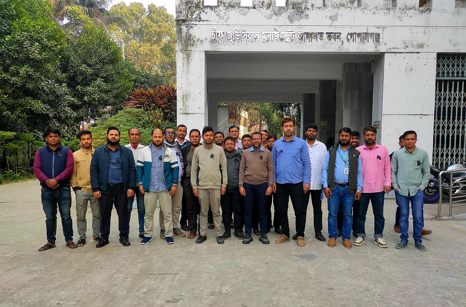 নবম পে-স্কেল বাস্তবায়নের দাবিতে গোপালগঞ্জে সরকারি কর্মচারীদের কর্মবিরতি ও বিক্ষোভ অব্যাহত