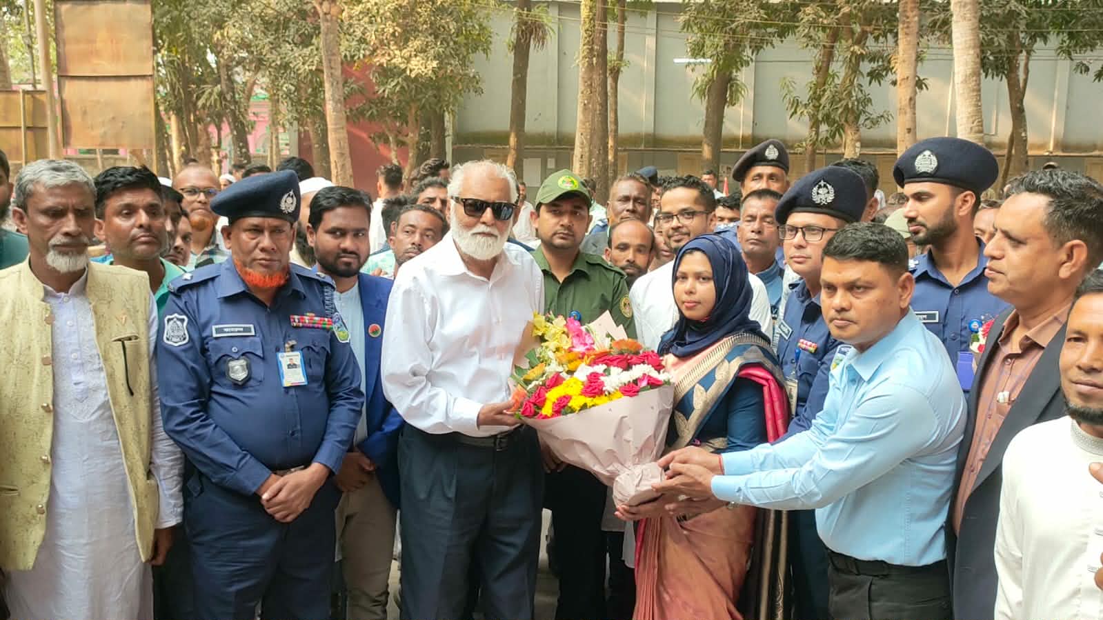 নিজ নির্বাচনী এলাকায় ফুলেল শুভেচ্ছায় সিক্ত প্রতিমন্ত্রী ইঞ্জিনিয়ার ইকবাল