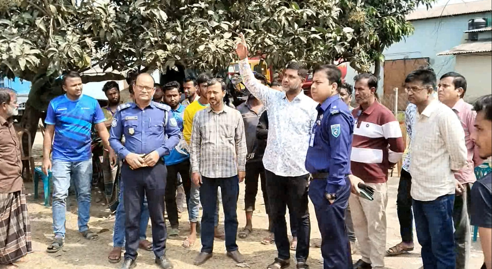 ফুলবাড়ী ইফতি ফ্লাওয়ার মিলে সন্ত্রসী হামলা, ২০ লক্ষ টাকার ক্ষতির অভিযোগ