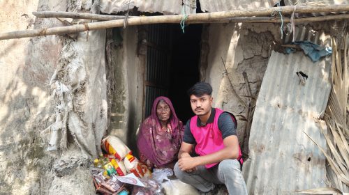 রায়গঞ্জে অসহায় পরিবারের মাঝে রমজানের খাদ্যসামগ্রী বিতরণ