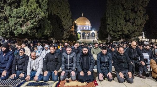 আল আকসায় ১ম রমজানের তারাবি আদায় করলেন হাজারো মুসল্লি