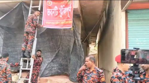 পটিয়ায় নির্মাণাধীন পাচঁতলা ভবনে ধস, জনমনে ক্ষোভ